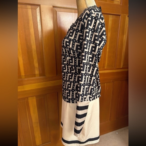 Designer 2-Piece skirt suit - Picture 9 of 16